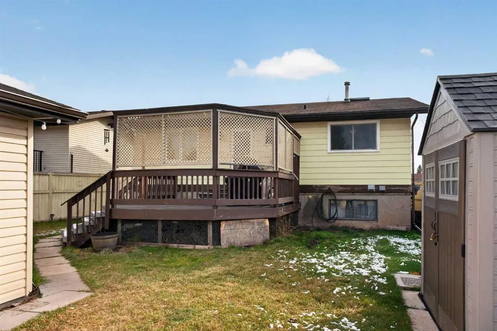 1051 Abbeydale Drive NE