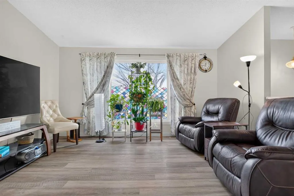 1051 Abbeydale Drive NE