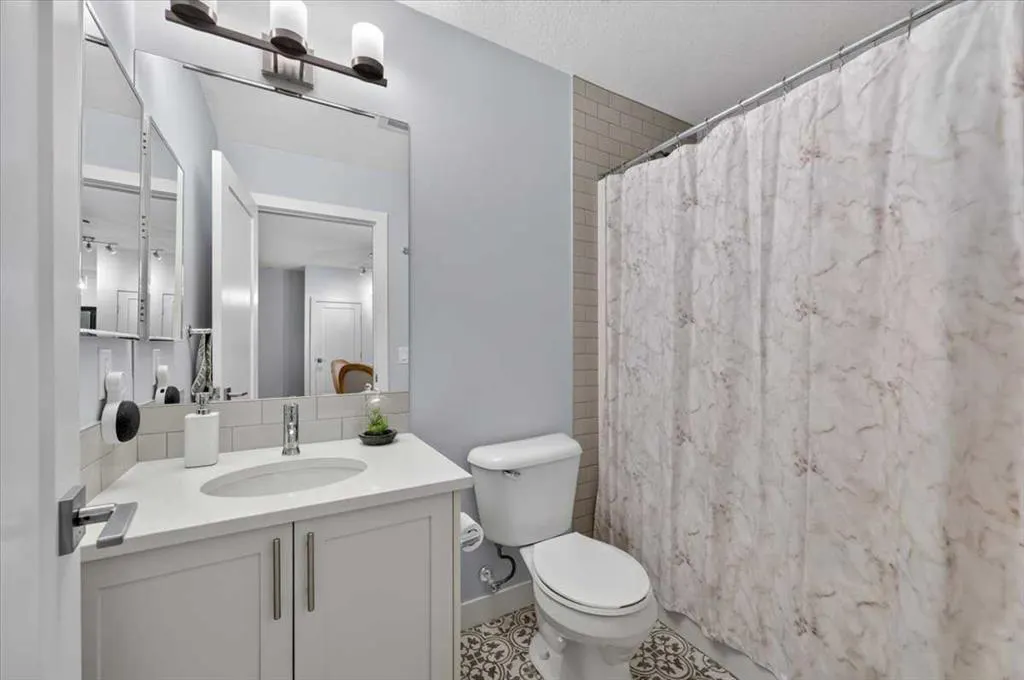 100 Auburn Meadows Manor SE #116