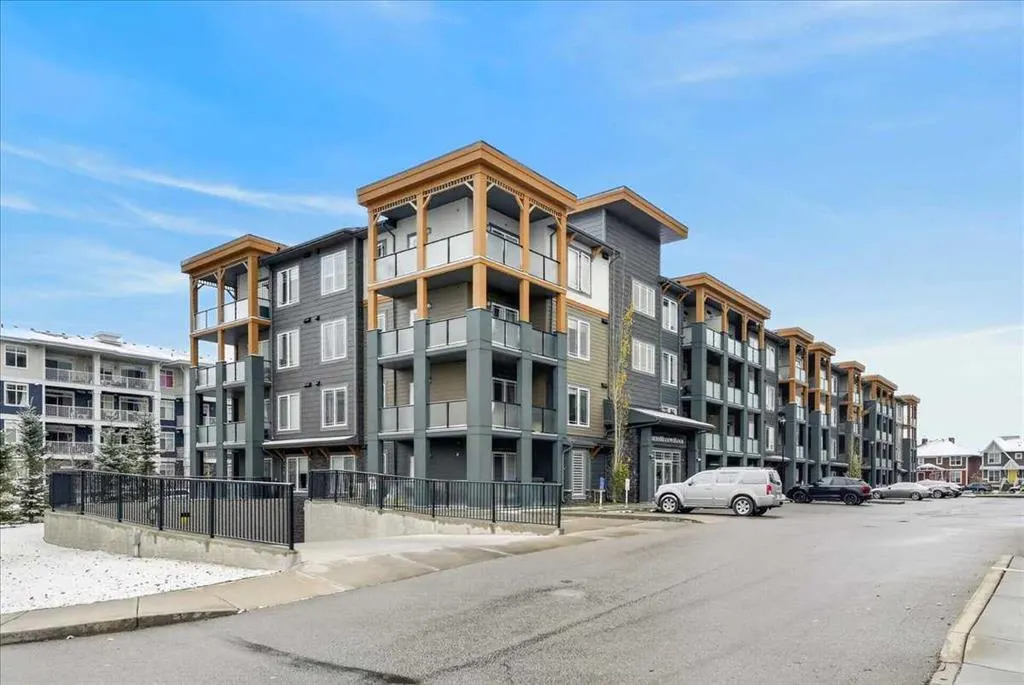 100 Auburn Meadows Manor SE #116