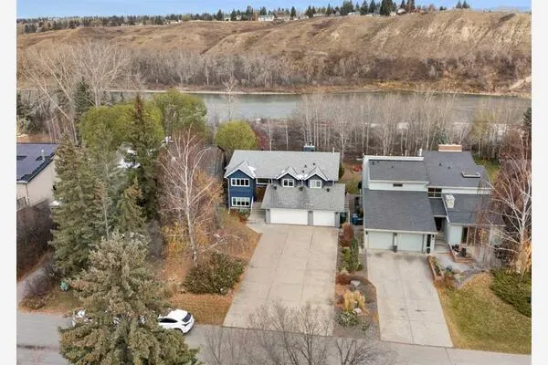 32 Bow Village Crescent NW