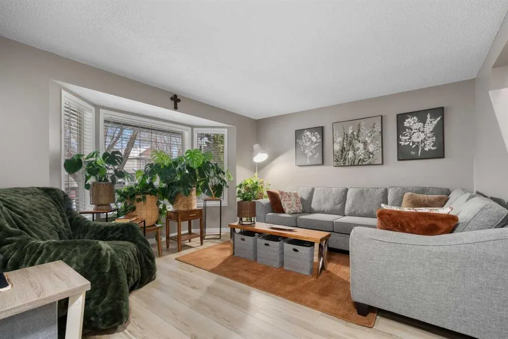 24 Mt Allan Circle SE