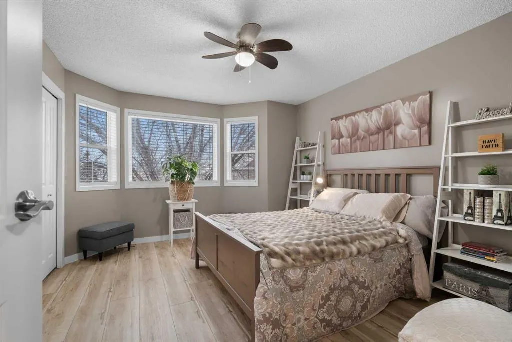 24 Mt Allan Circle SE