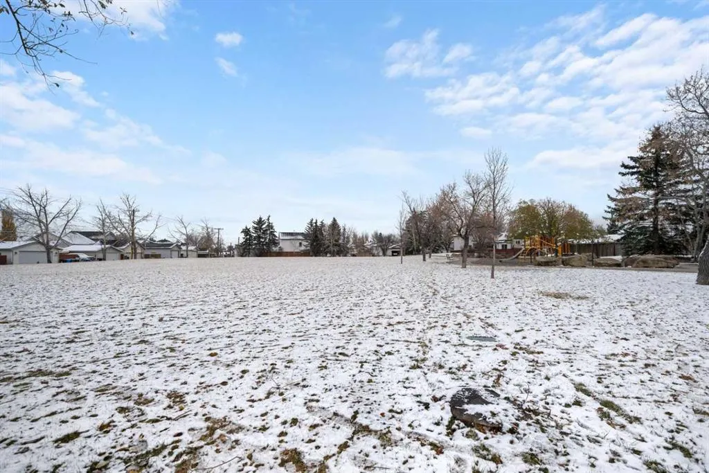 24 Mt Allan Circle SE