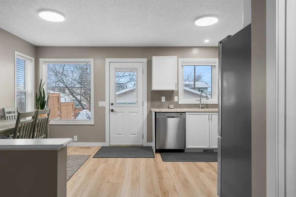 24 Mt Allan Circle SE