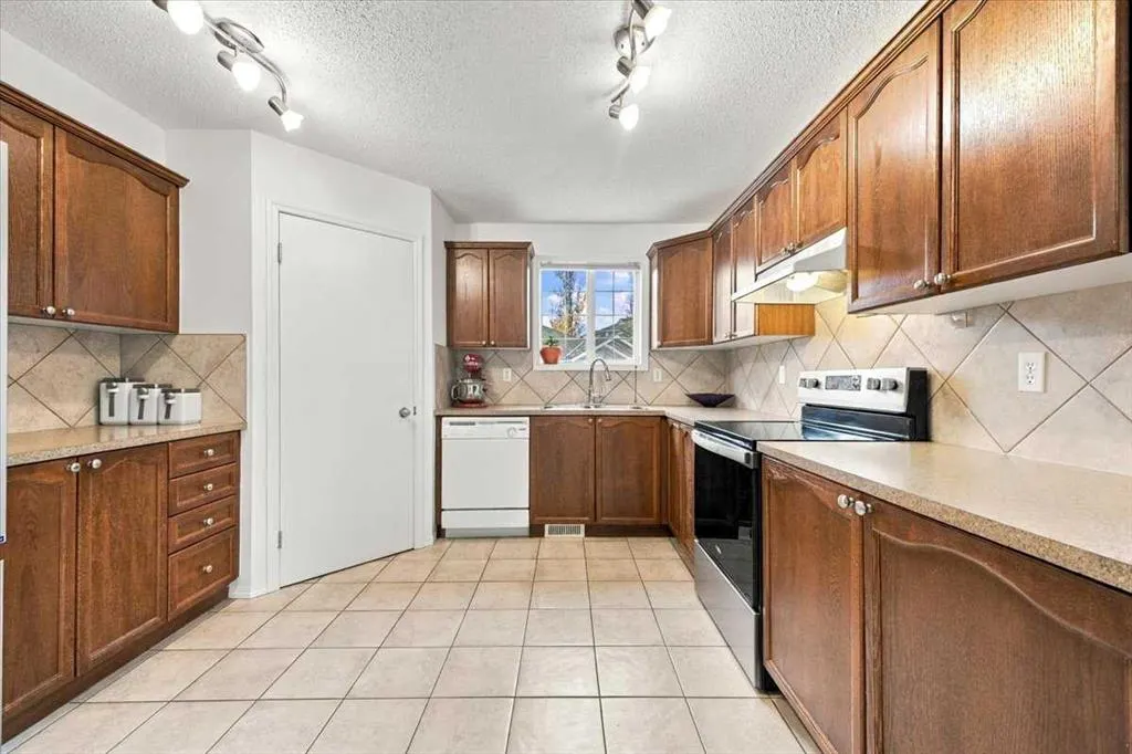 619 Country Village Cape NE