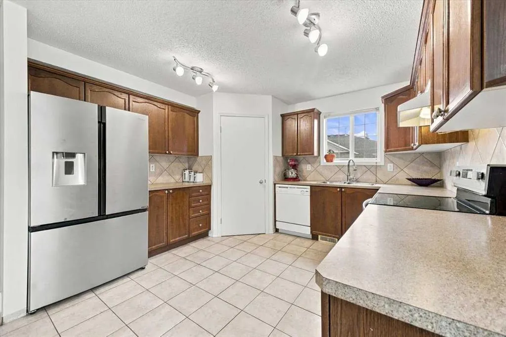 619 Country Village Cape NE
