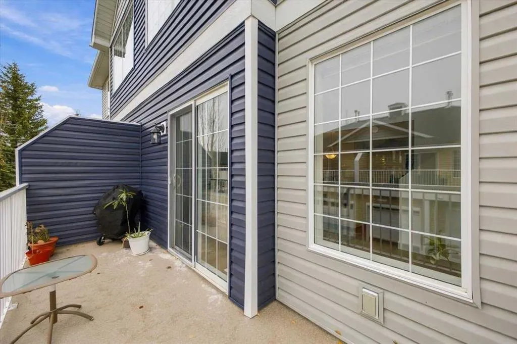 619 Country Village Cape NE