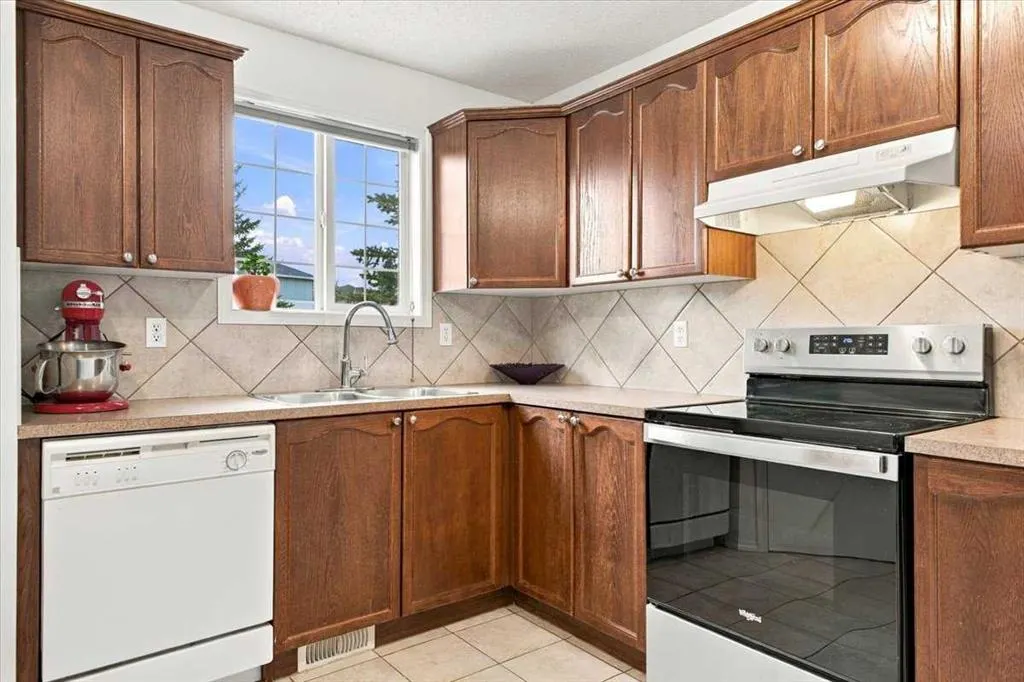 619 Country Village Cape NE