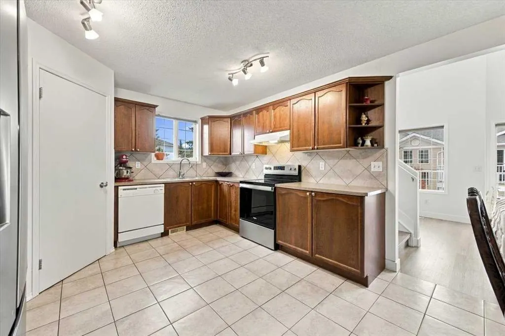 619 Country Village Cape NE