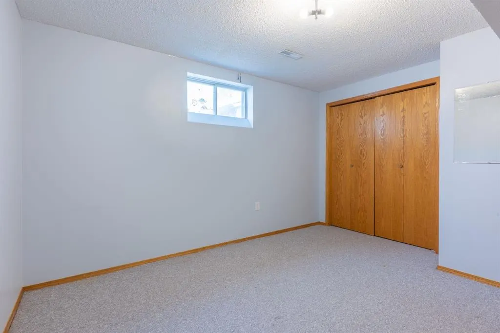 5 Stapeford Crescent SE