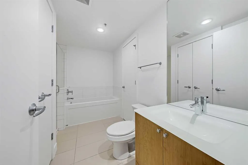 1118 12 Avenue SW #305