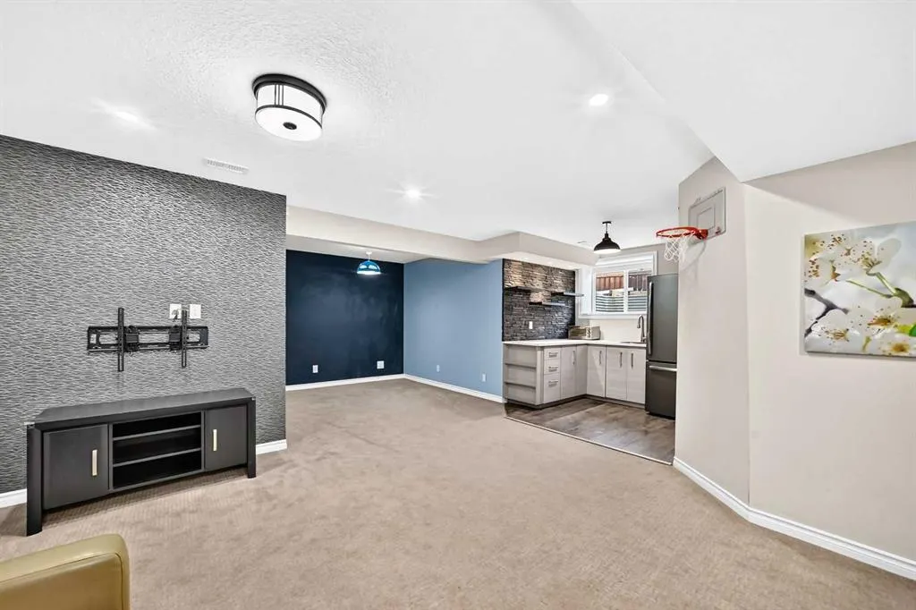 157 Sage Valley Road NW