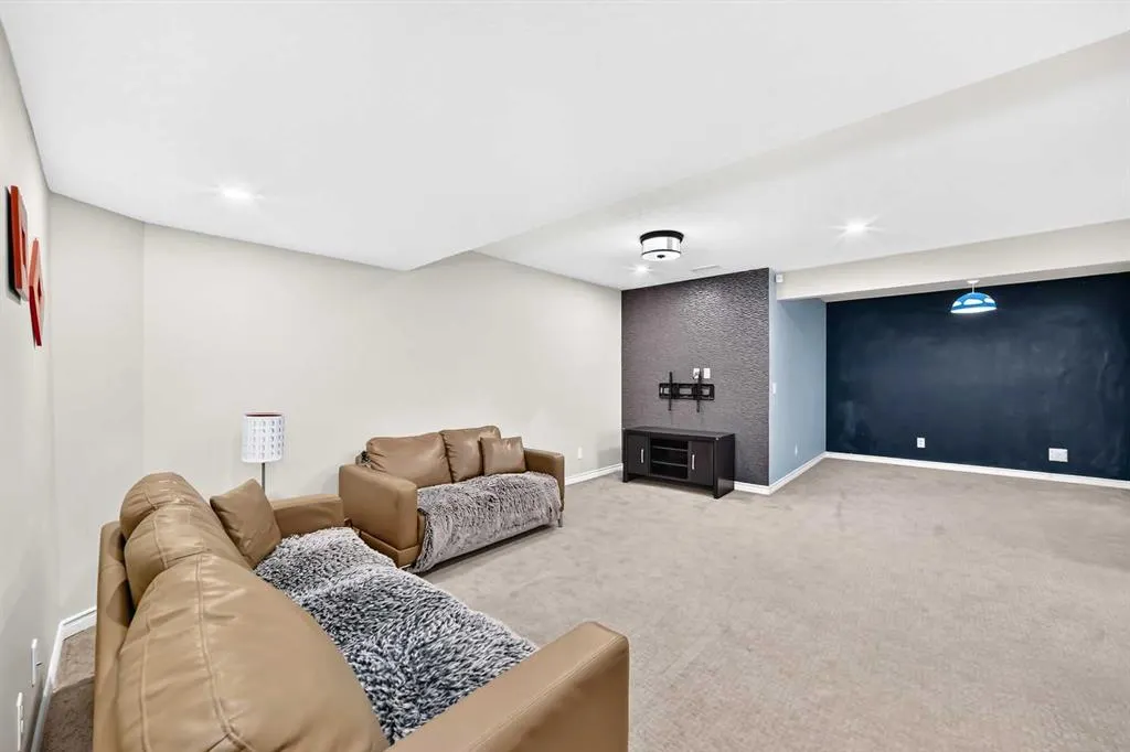 157 Sage Valley Road NW