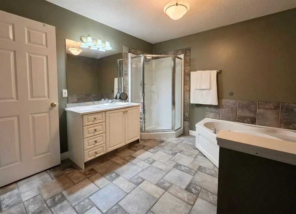 672 Killarney Glen Court SW
