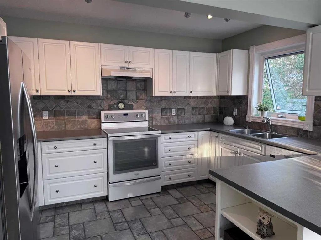 672 Killarney Glen Court SW