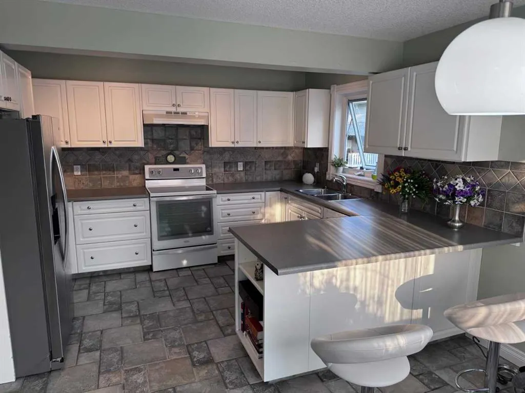 672 Killarney Glen Court SW