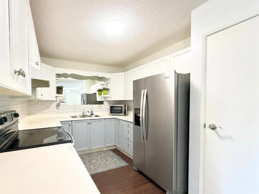 240 Ebert Close