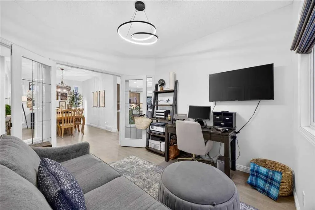 21 Chapalina Rise SE