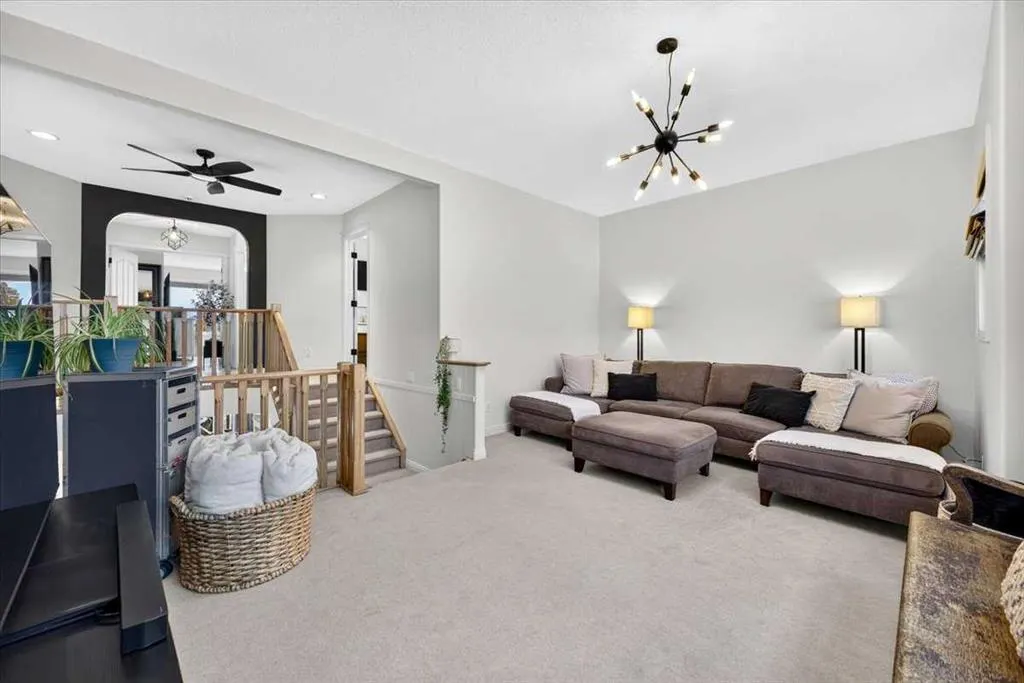 21 Chapalina Rise SE