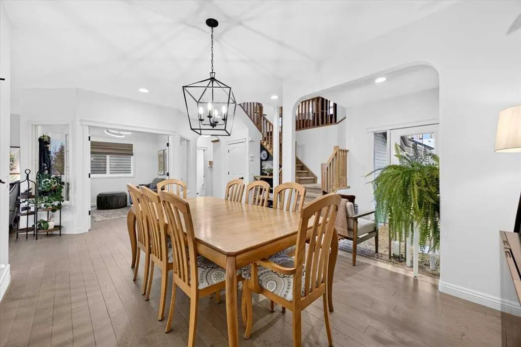 21 Chapalina Rise SE