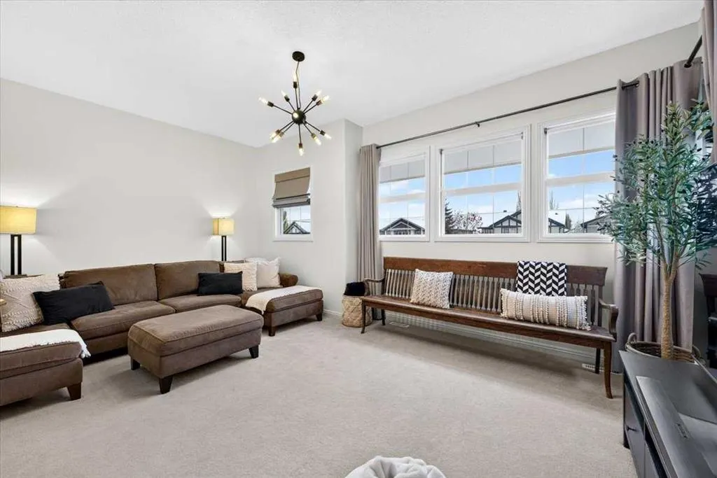 21 Chapalina Rise SE