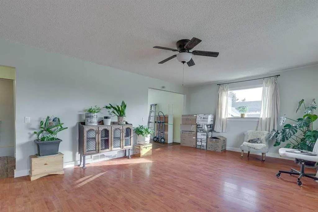 5736 45 Avenue