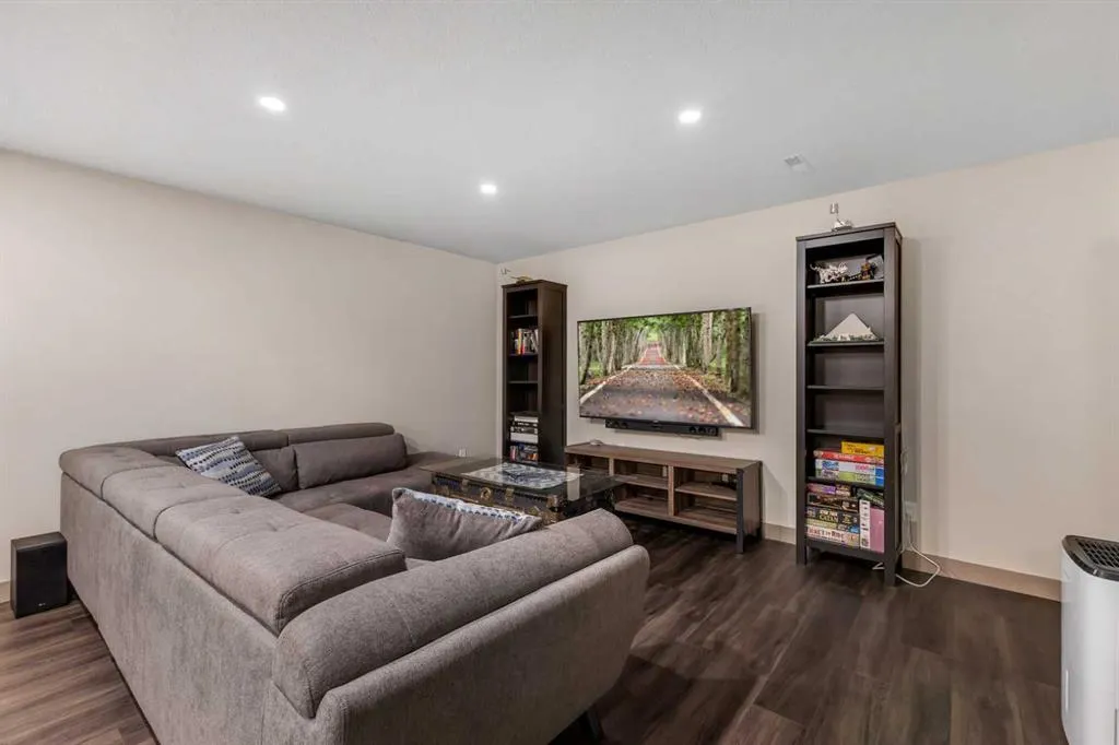 104 Macewan Park Road NW