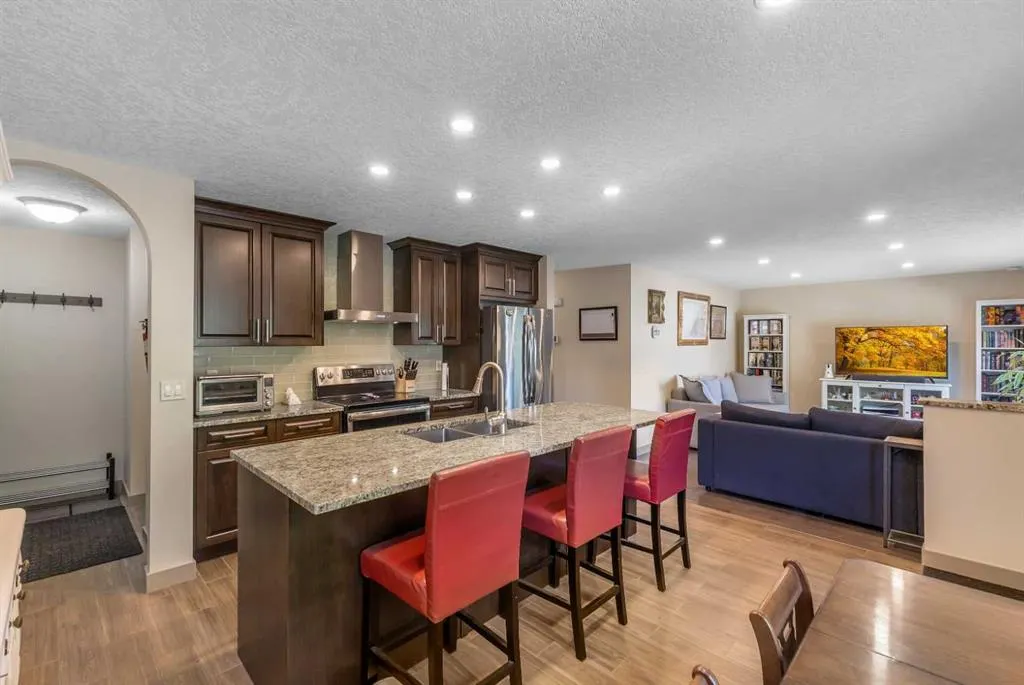 104 Macewan Park Road NW