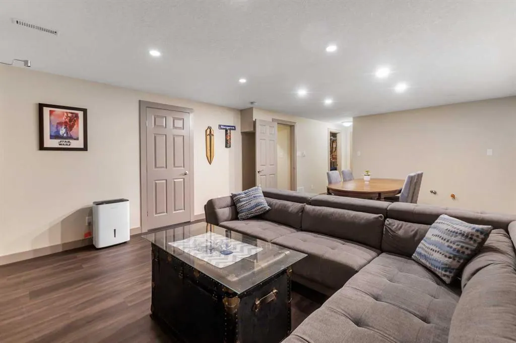 104 Macewan Park Road NW