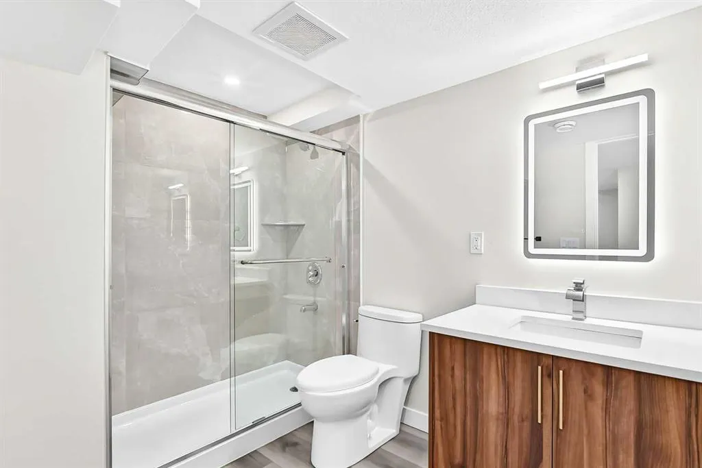 127 Whitworth Way NE
