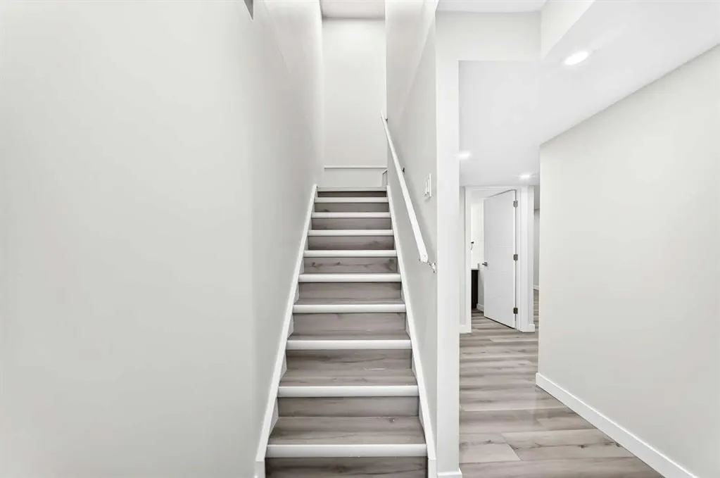 127 Whitworth Way NE