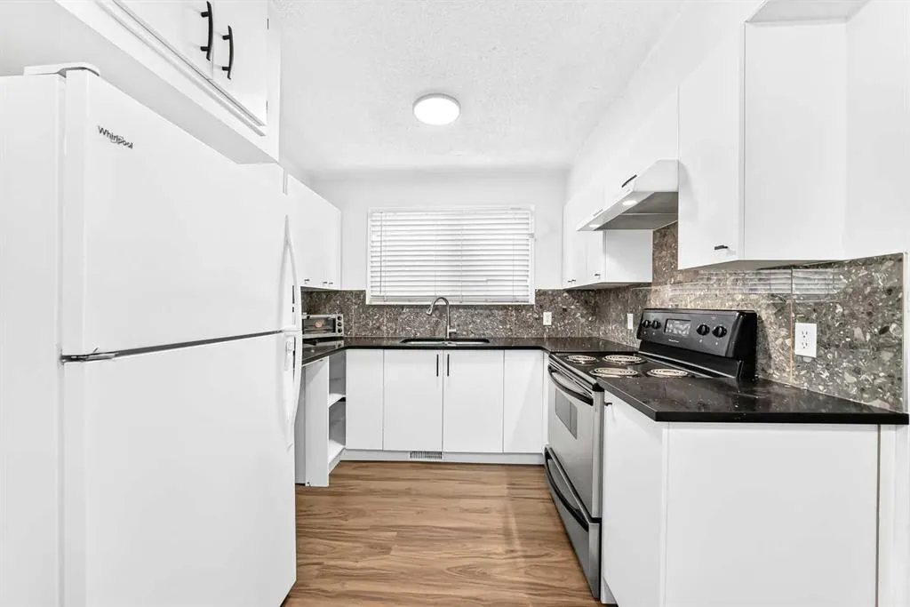 127 Whitworth Way NE