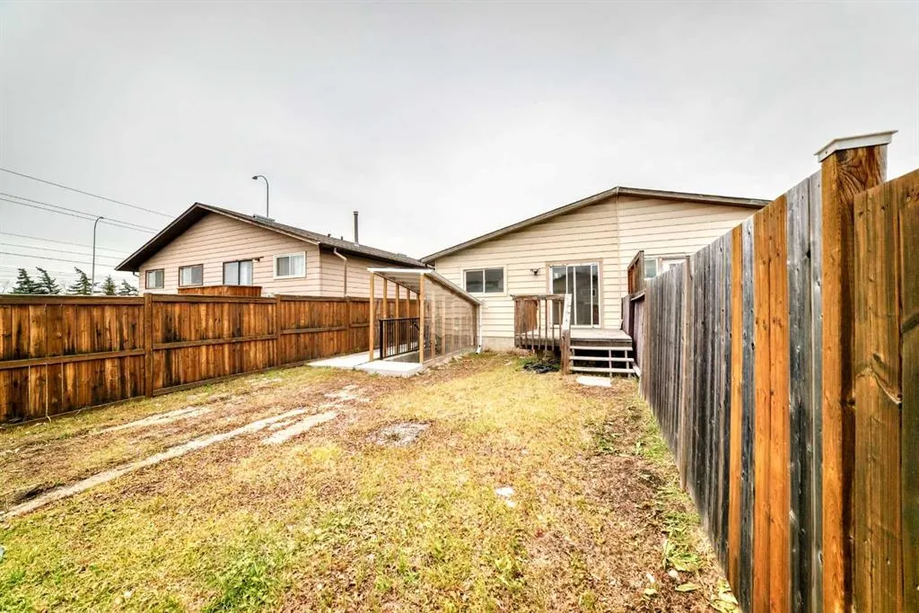 127 Whitworth Way NE