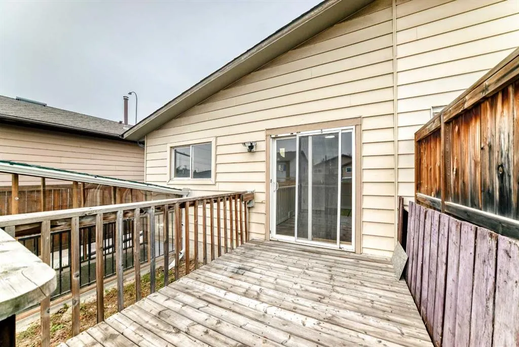 127 Whitworth Way NE