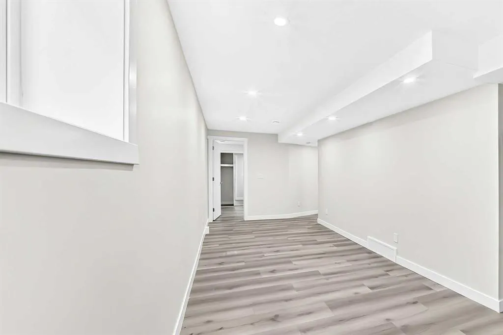 127 Whitworth Way NE