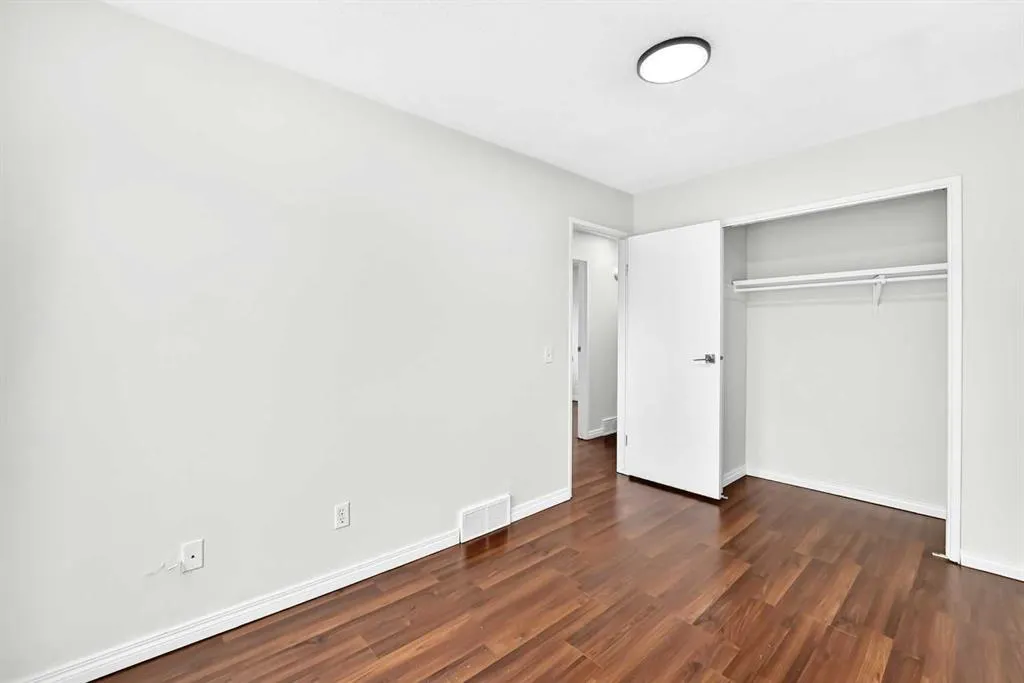 127 Whitworth Way NE
