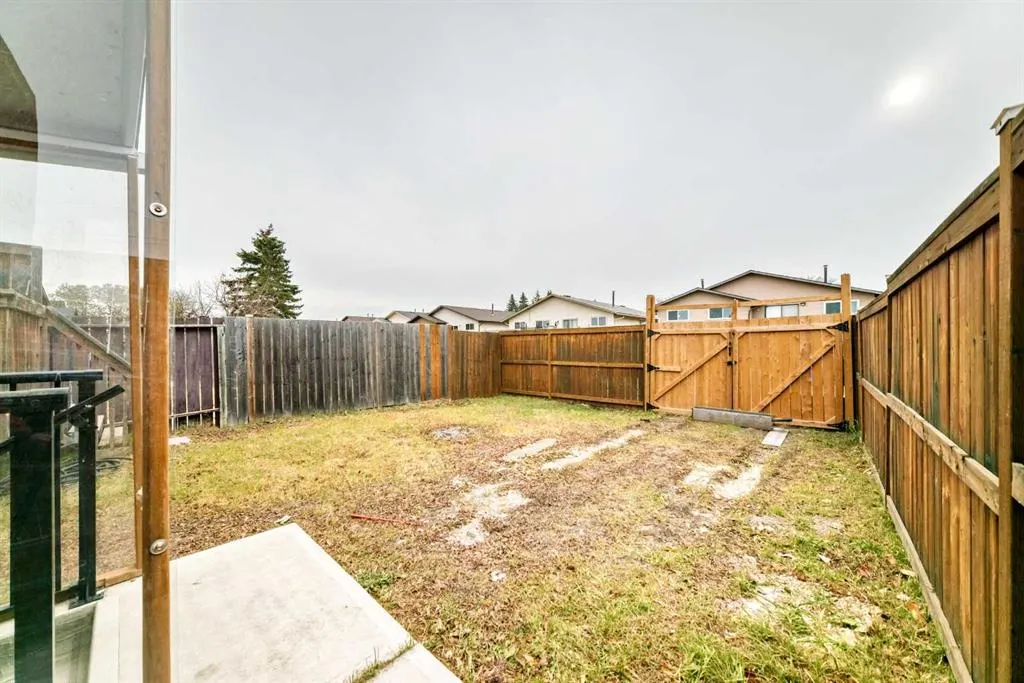 127 Whitworth Way NE
