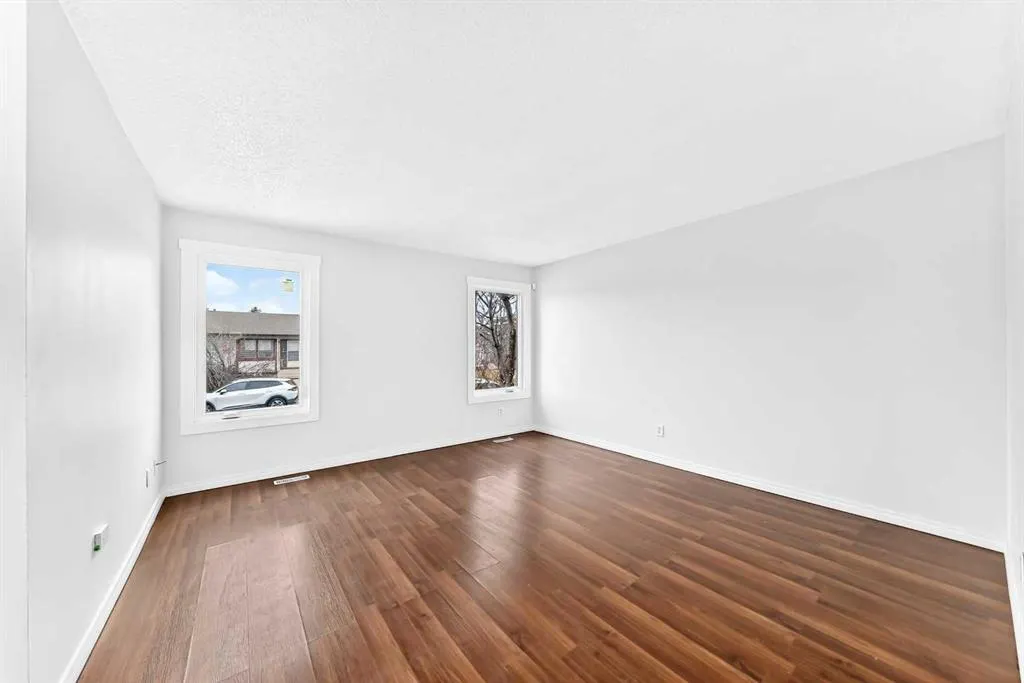 127 Whitworth Way NE