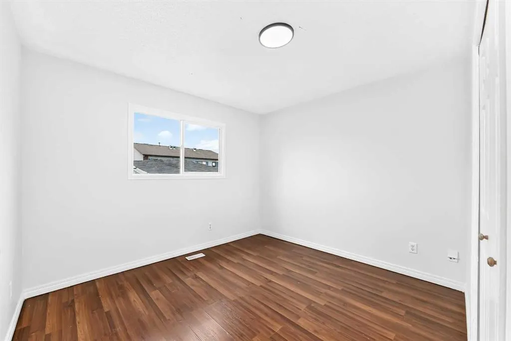 127 Whitworth Way NE
