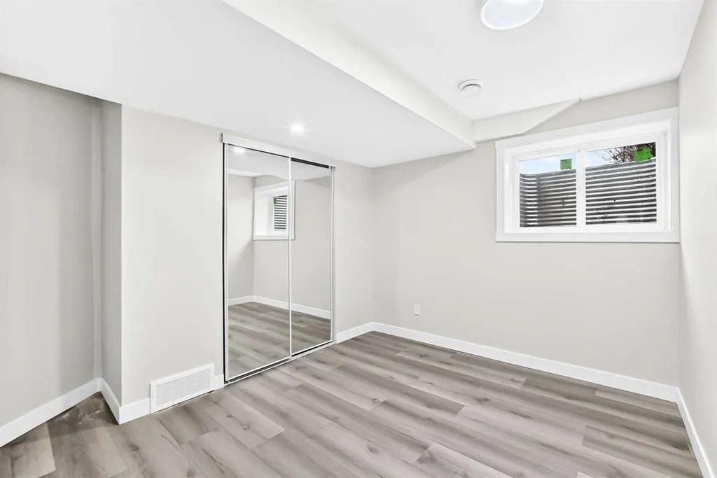 127 Whitworth Way NE