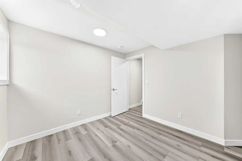 127 Whitworth Way NE