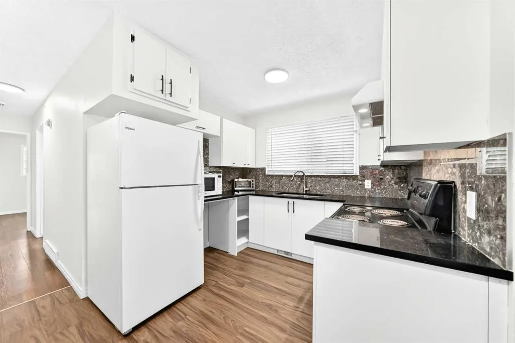 127 Whitworth Way NE