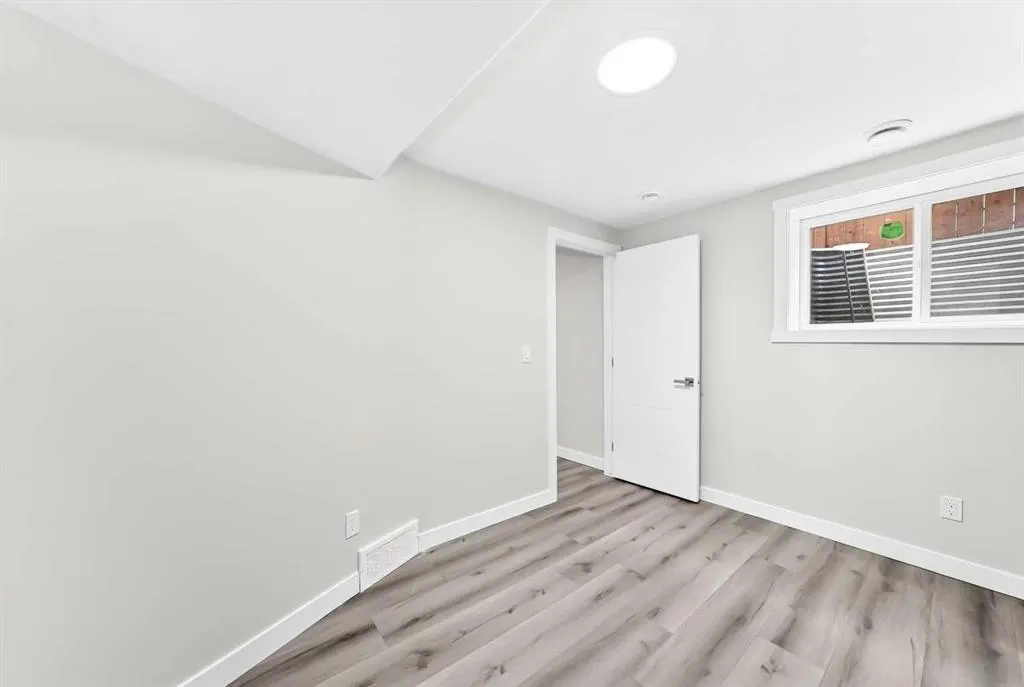 127 Whitworth Way NE