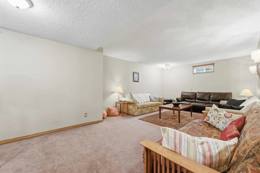 71 Woodpark Close SW