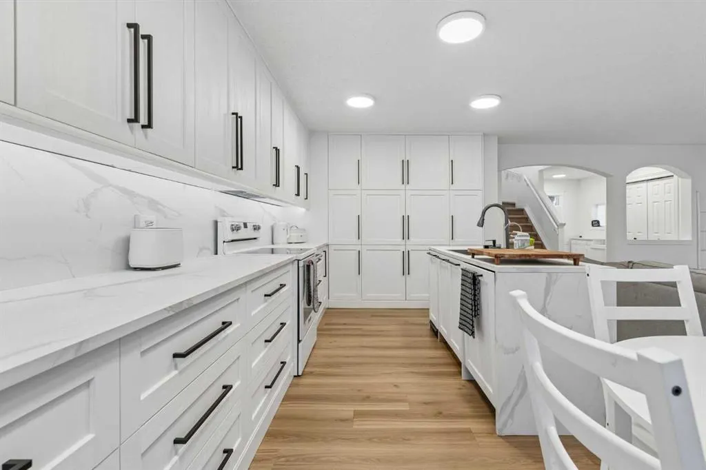 89 Crystalridge Close