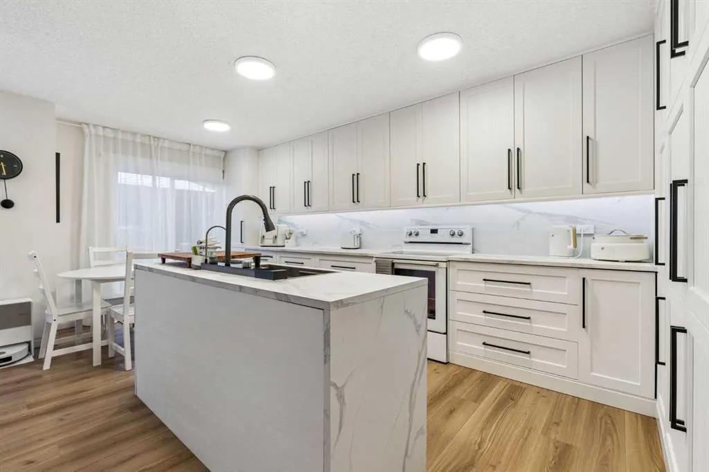 89 Crystalridge Close