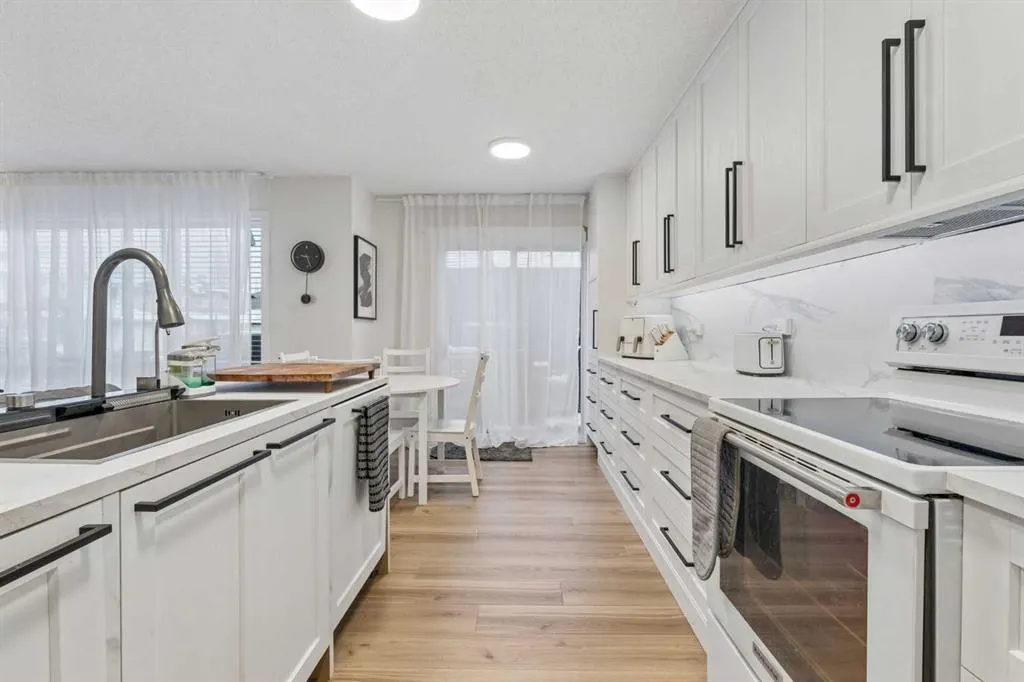 89 Crystalridge Close