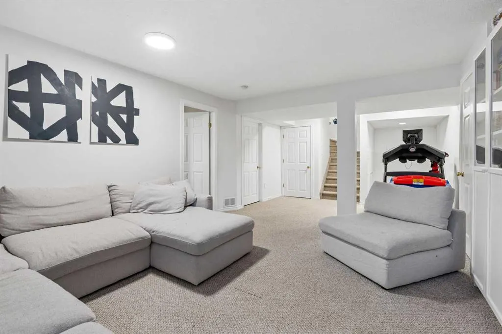 89 Crystalridge Close