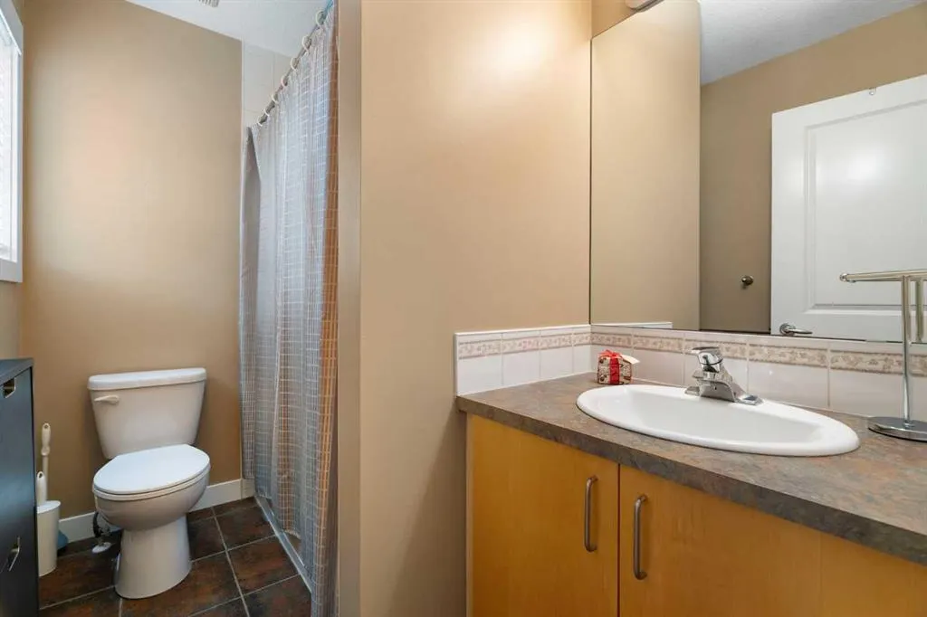 1840 27 Avenue SW #2